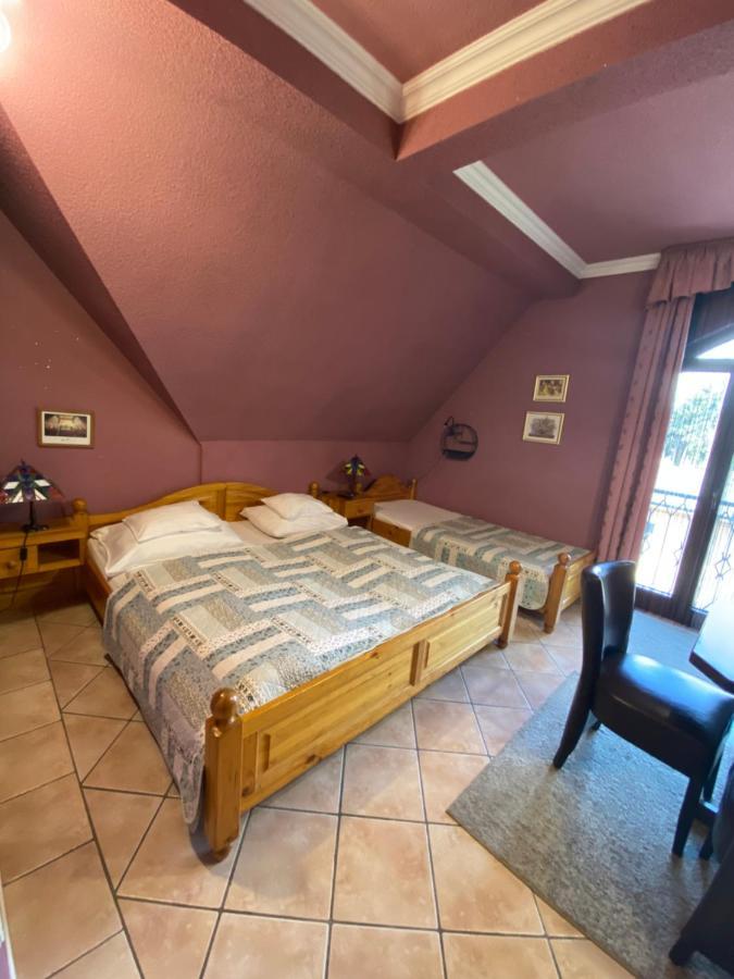 Feher Hattyu Panzio Bed & Breakfast *